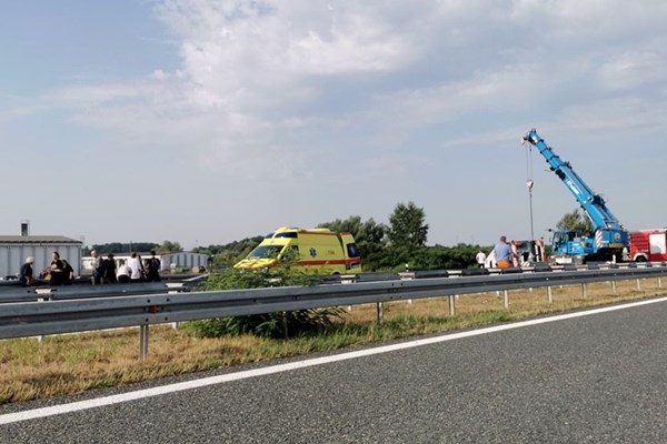 Služba traženja Crvenog križa pomaže osobama koje su danas stradale u teškoj nesreći kod Slavonskog Broda